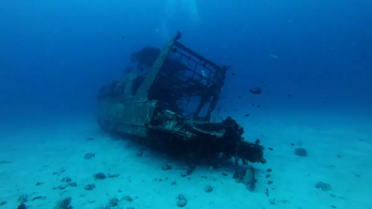 Sunken ship in Thames harbours 1,400 tonnes of unexploded bombs