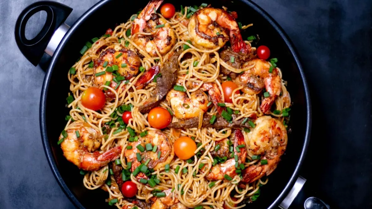 American tourist orders pasta while on holiday in France and ends up with a £500 bill (VIDEO)