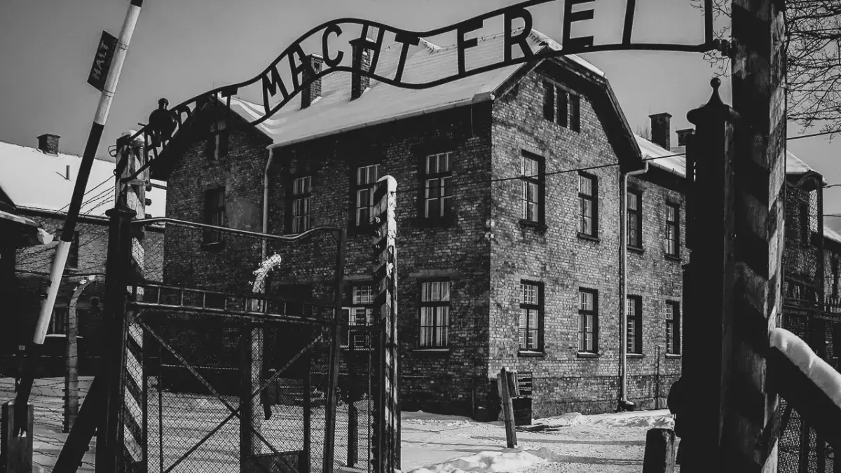 Auschwitz: an inmate's secret message is deciphered 70 years later