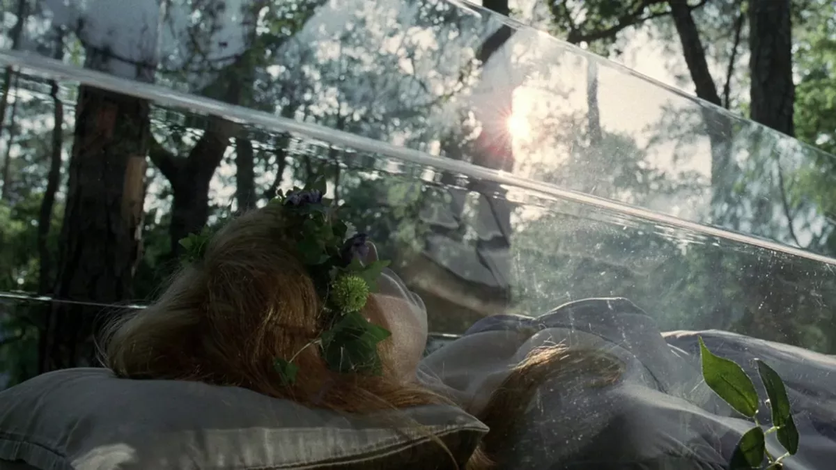 coffin woman declared dead found alive body bag death