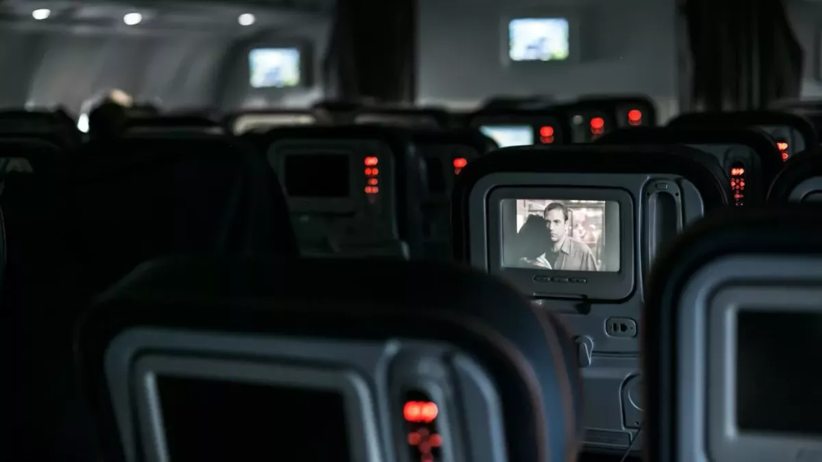 Crack in the window causes panic on the plane