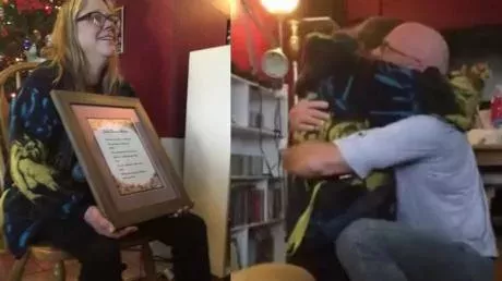 A divorced couple reunites on Christmas.