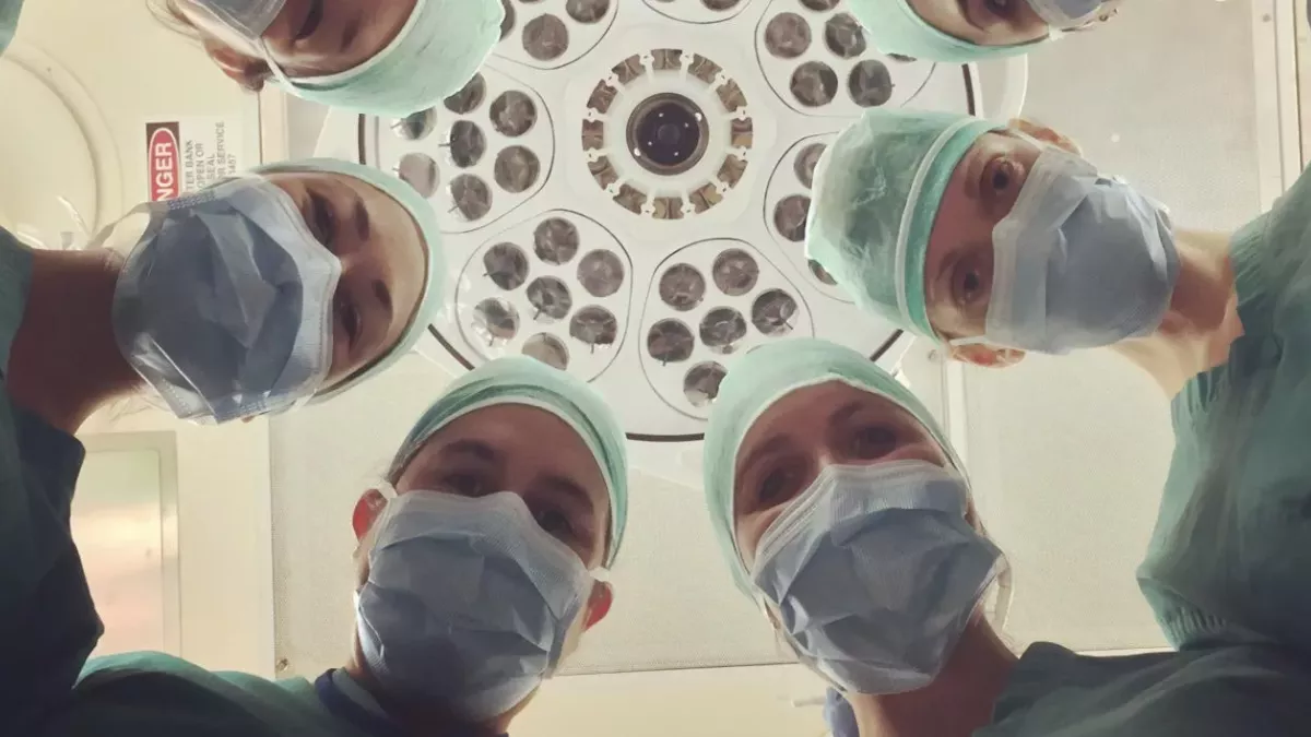 Man forgets wife after surgery, falls in love with her again