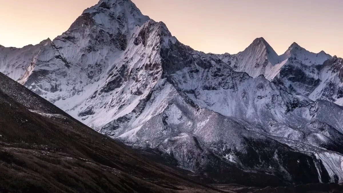Mount Everest gruesome history death climbing