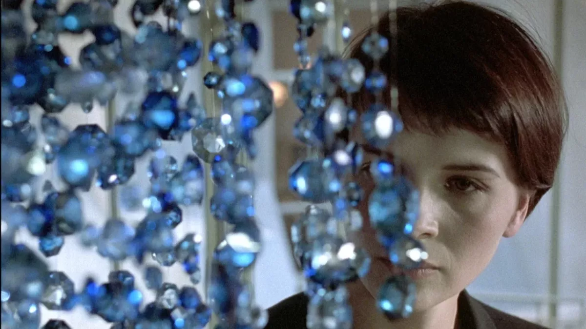 objectophilia in love with chandelier 