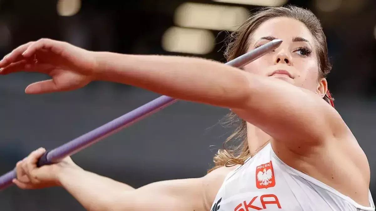 Olympian auctions her silver medal to pay for baby's heart surgery