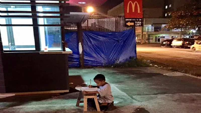 This Picture Of This Young Boy Has Gone Viral, And Drastically Changed His Life