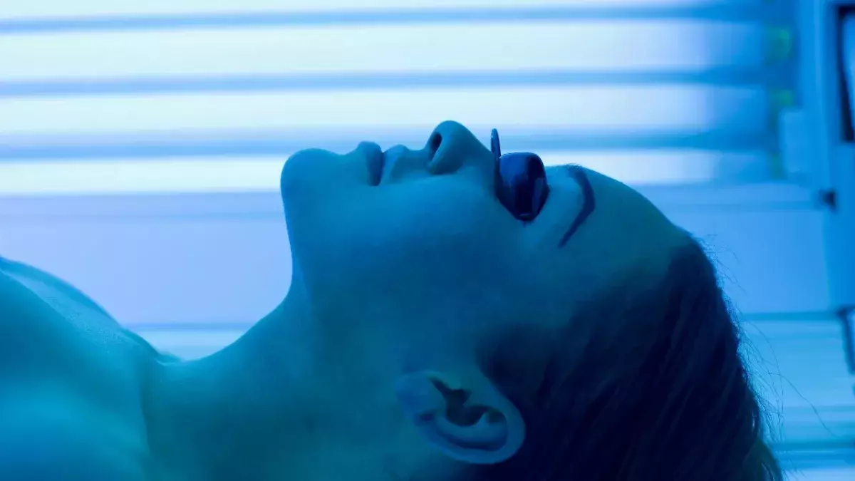She got cancer after going to the tanning salon
