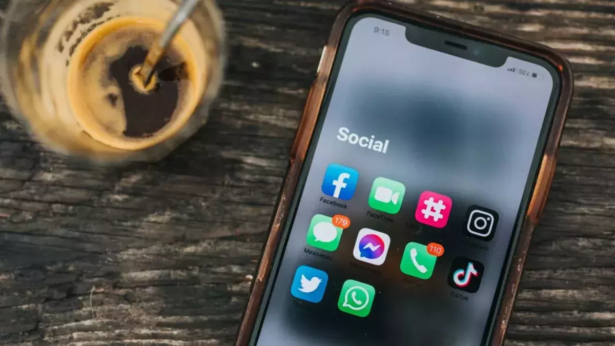 Teenage influencer with 1.7 million followers has accounts deleted by mum