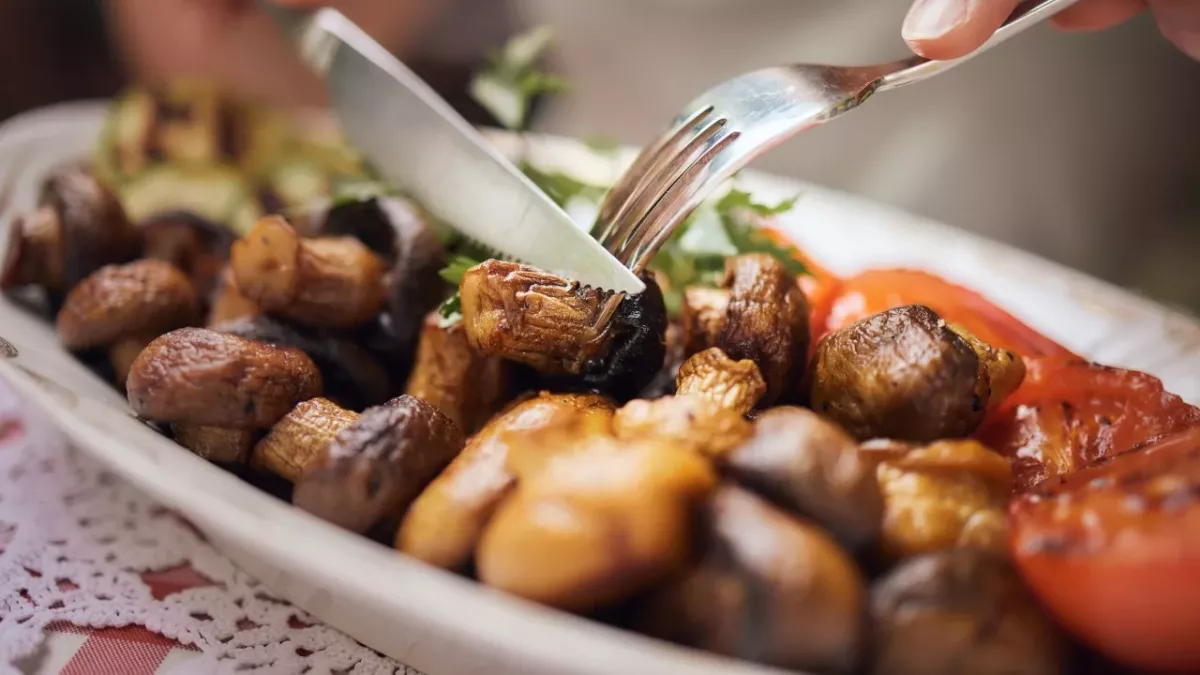 woman dies food poisoning eating sushi raw mushrooms favourite restaurant