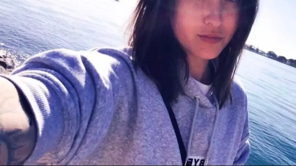 Woman with double vaginas thought using two tampons at once was normal