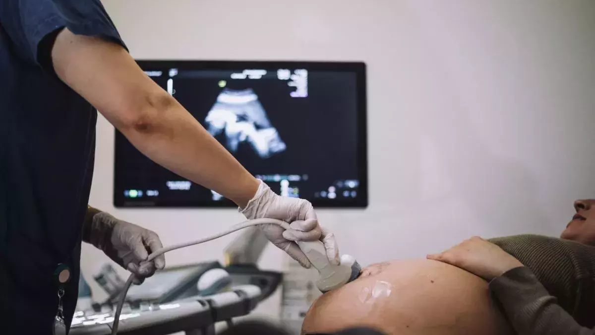 woman hospital painful periods foetus growing liver health pregnancy