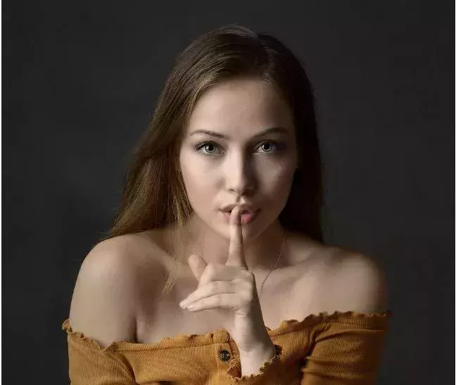 Woman lies to husband about working late—then he sees who’s in car