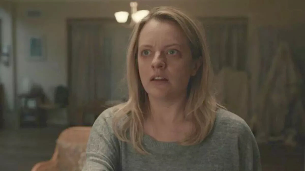 woman makes terrifying discovery daughter bedroom wall bees