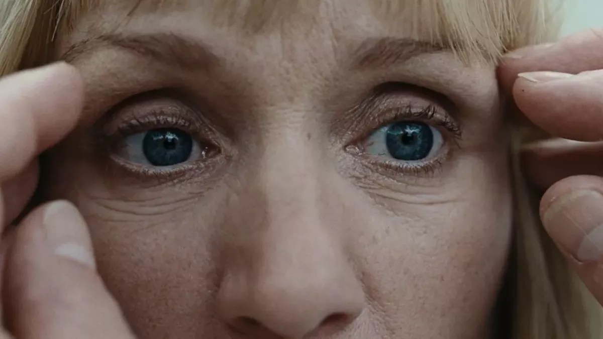 Woman pulls 14 worms out of her eye after it got irritated (VIDEO)