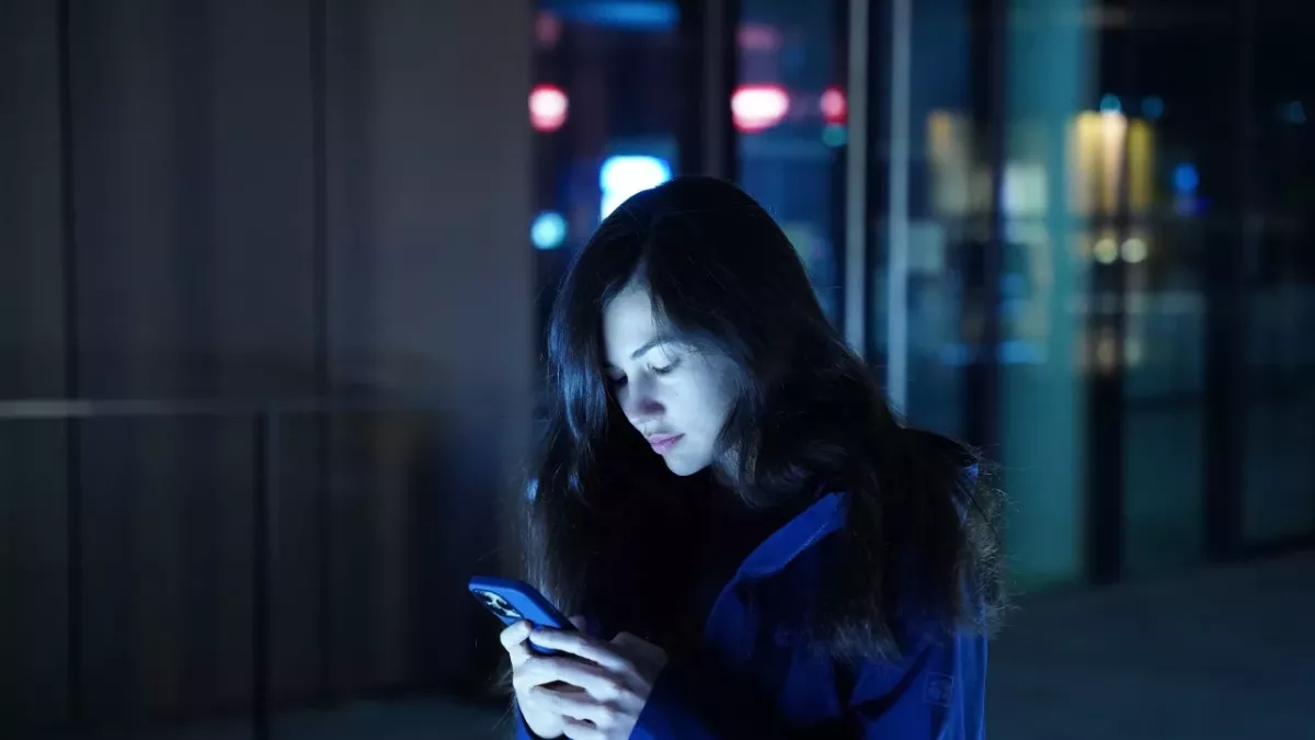 woman save friend life continent ocean away story heartwarming