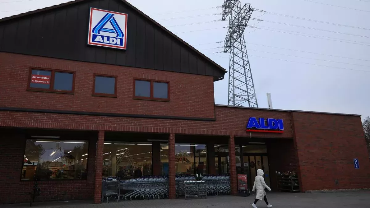 Aldi customers are just finding out real reason staff scan groceries so fast