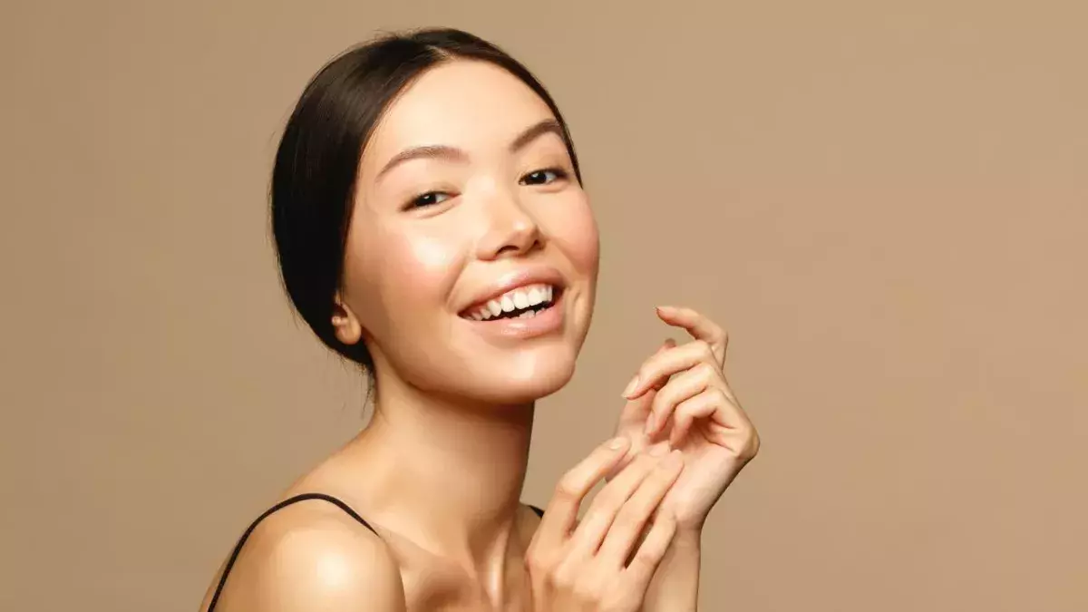 A Complete Guide To At-Home Dermaplaning