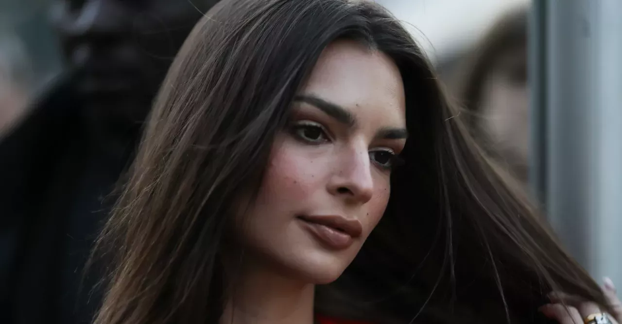 Emily Ratajkowski shows off her backside in an almost invisible swimsuit