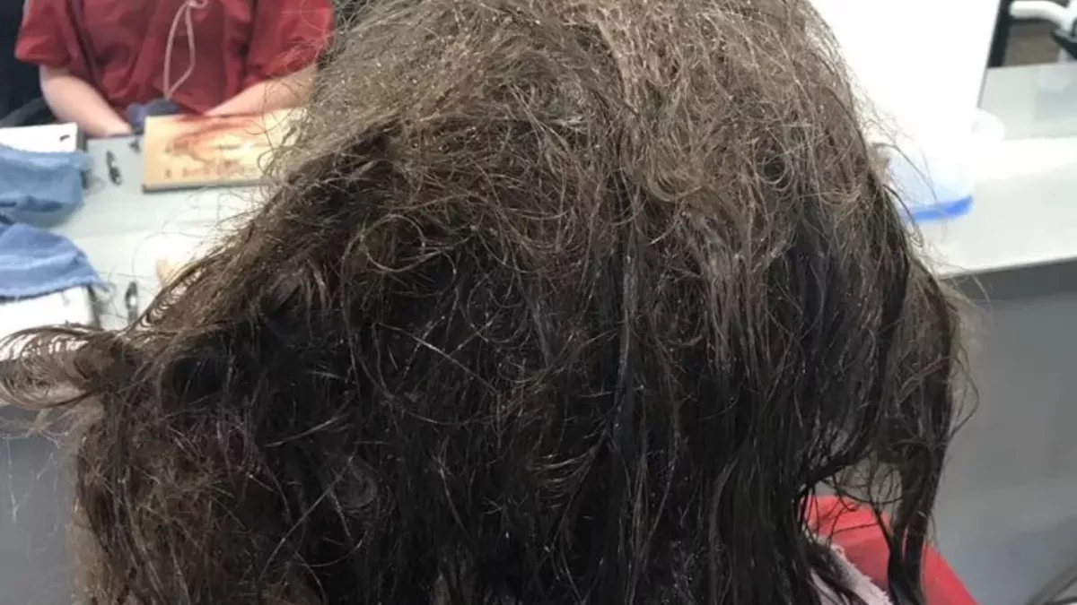 This Heroic Hairdresser Went Viral After Helping a Teenage Client With Depression