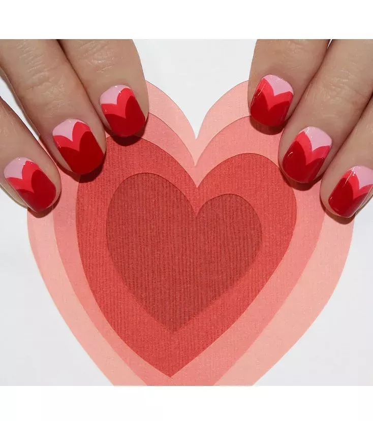 An ideal manicure for Valentine's Day