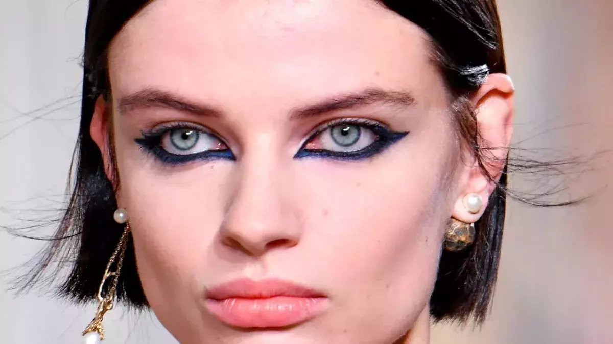 Reverse Cat Eye: This Fierce New Trend Will Elevate Your Eyeliner Routine
