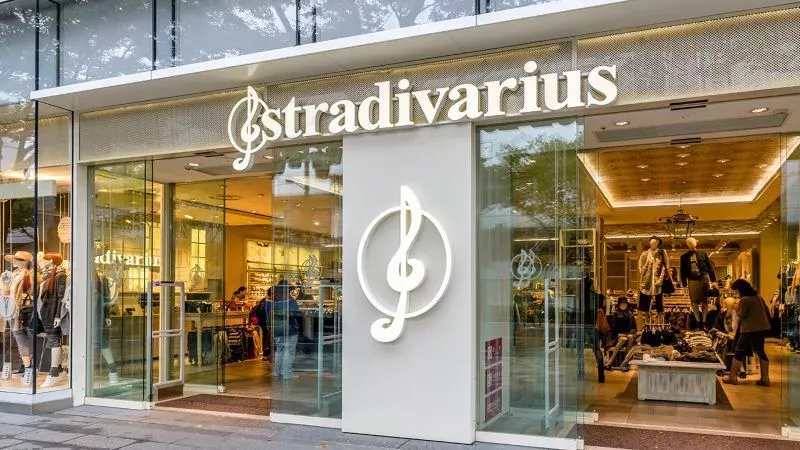 Stradivarius Is Selling The Leg-Lengthening Pants Your Wardrobe Is Missing For Just £16