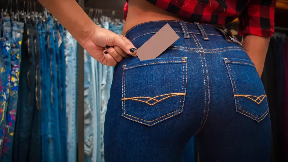 Too tight jeans can lead to paralysis and other health risks, the experts say