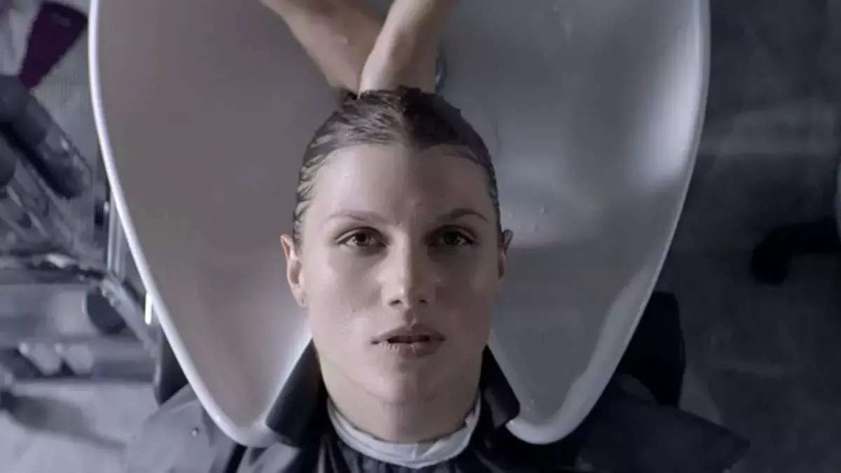 This woman got a 7-hour hair makeover for her wedding and the results are unbelievable 