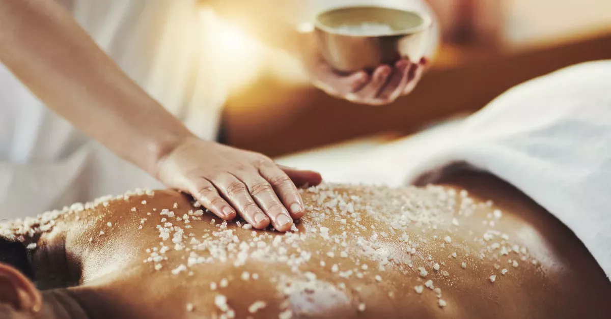 You Can Make Your Own Body Scrub At Home With This Recipe!
