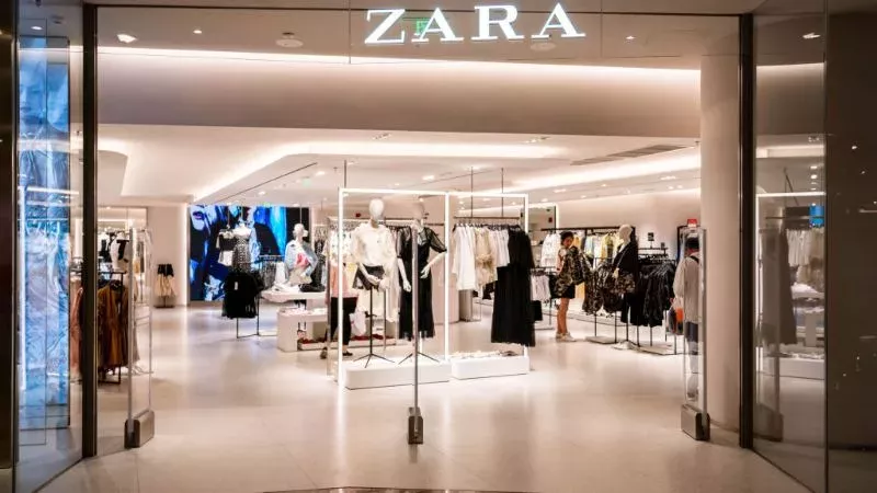 Zara Is Selling Their Most Slimming Faux Leather Skirt For Less Than 26 Pounds