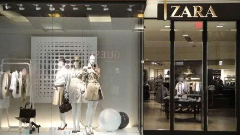 Zara Sold Out Their New Pleated Dress That Looks Amazing On Curvy Girls