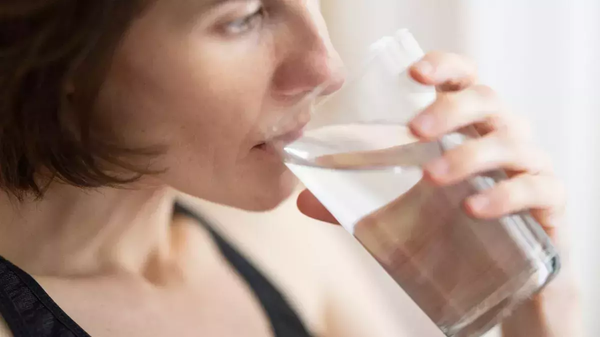 Drinking hot water