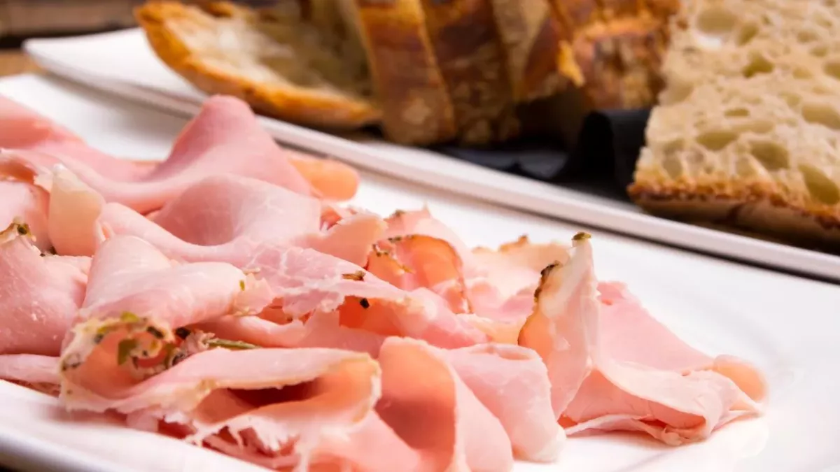 People are just finding out how sliced ham is really made: 'I can’t eat anything anymore!'
