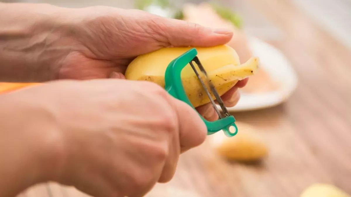 People shocked to find out they've been using the potato peeler wrong the whole time
