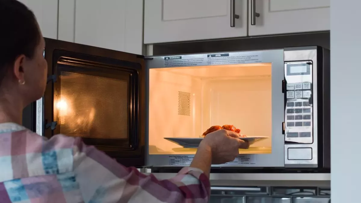 People shocked to learn the correct way to microwave food 