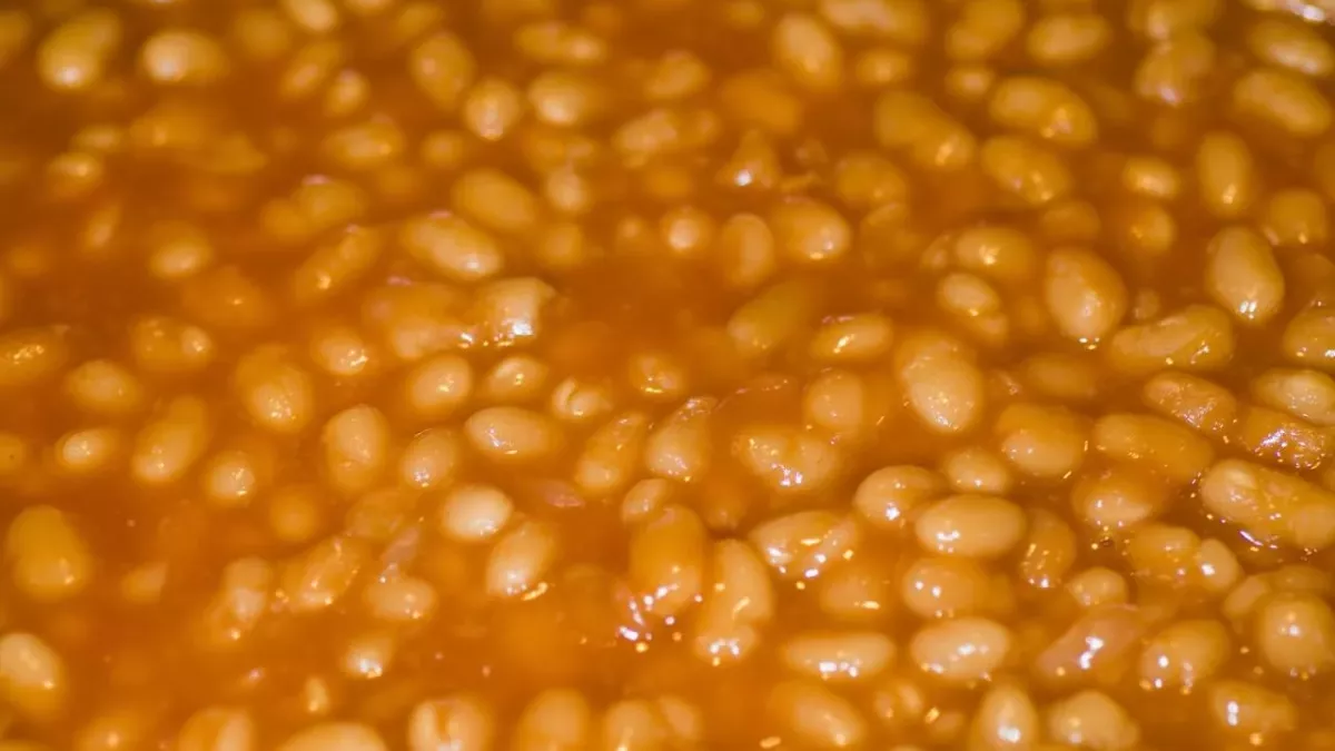 Police warn shops against selling baked beans to kids following new TikTok tr