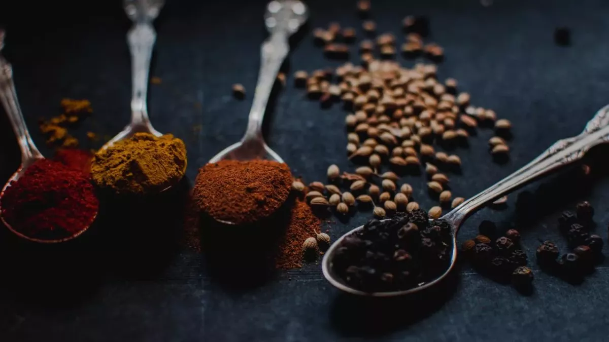 Spices to Naturally Flatten Your Stomach