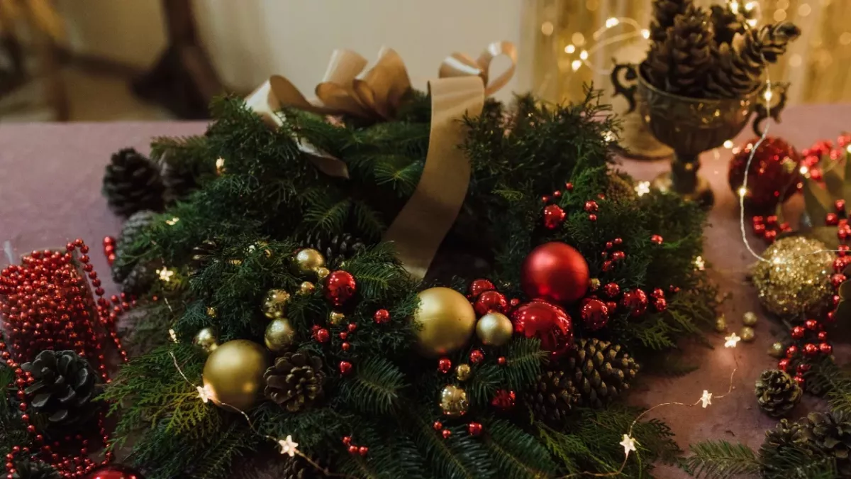 Here's how to decorate your Christmas table while spending less