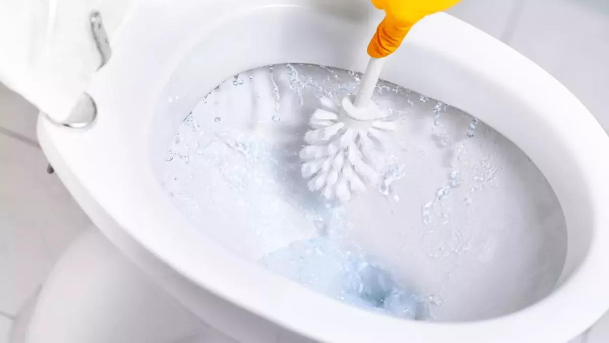 Here's how to remove yellow stains from your toilet