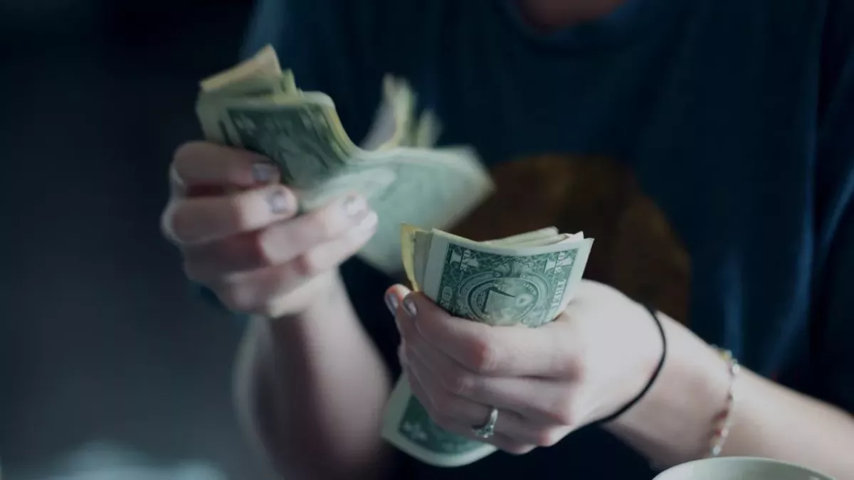 This is how much money you should have in your savings account 