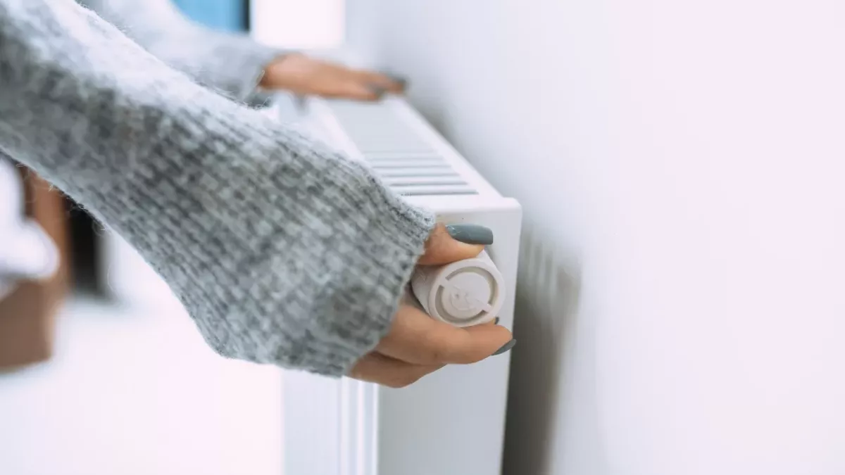 never turn off heating home away winter cold tips