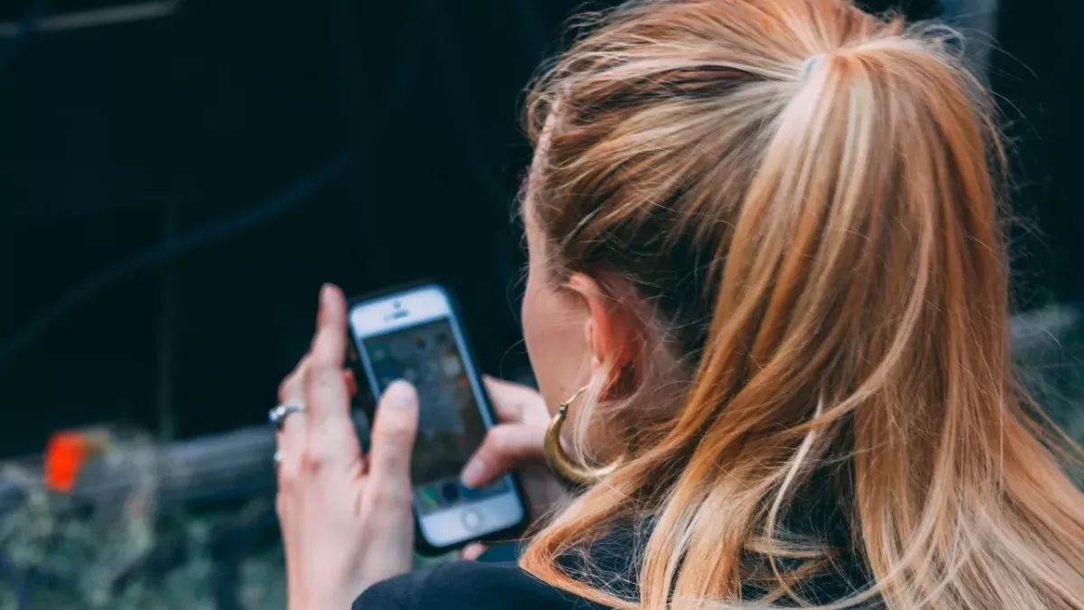 Android and iPhone batteries in cold