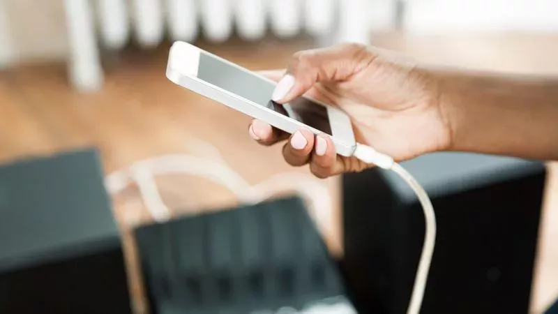 Here's Why You Should Never Borrow Phone Chargers From Strangers