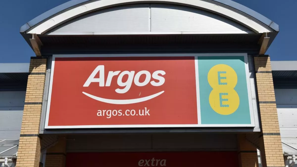 Argos changes ad after sexism complaints