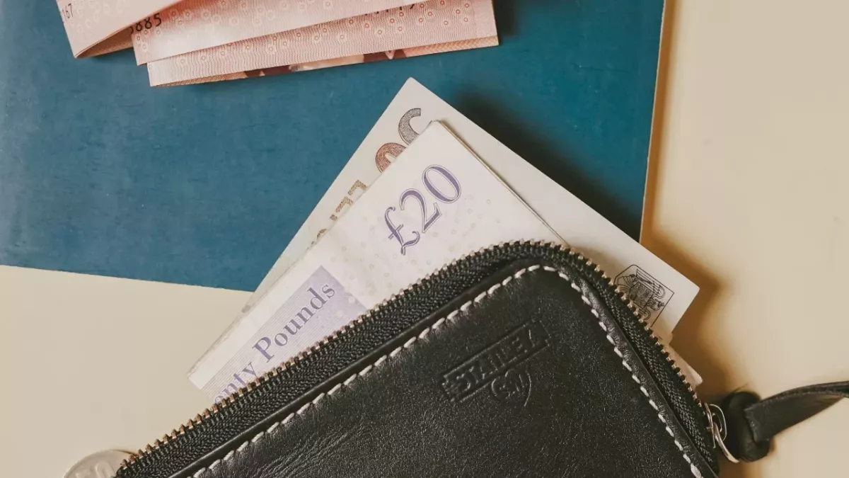 Benefit claimants to receive £800 boost 