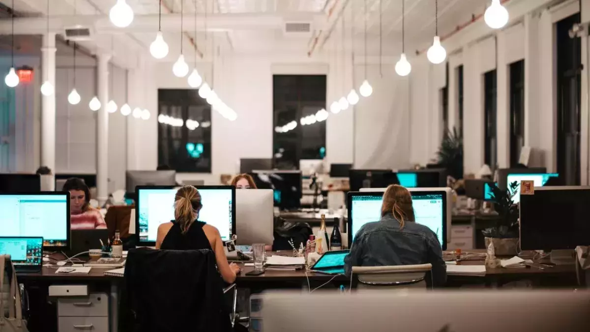 COVID-19: Mass return to office could spike dangerous new wave, Sage says