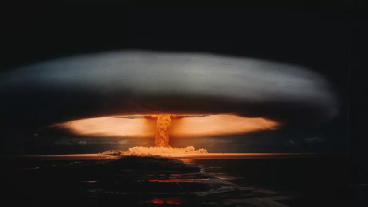 Former Vladimir Putin adviser threatens the U.K. with a nuclear strike on live radio