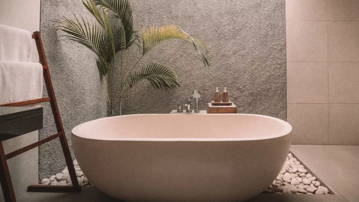 How to cool down in a heatwave? Take a hot bath