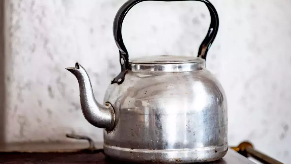 How to remove limescale build-up in your tea kettle?
